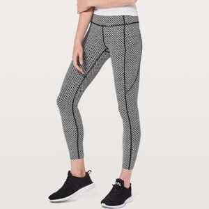 Lululemon Fast & Free Crop Leggings 23” Black White Printed Womens Size 4